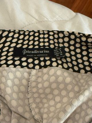 Falda Stradivarius lunares blancos Talla S
