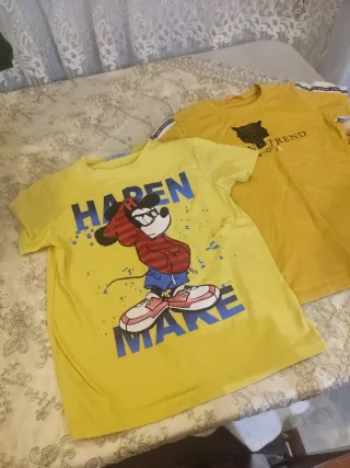 Camisetas amarillas con estampado