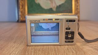 Olympus FE-20 Cámara Digital 8MP