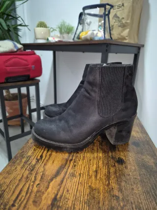 Botines negros tacon Springfield