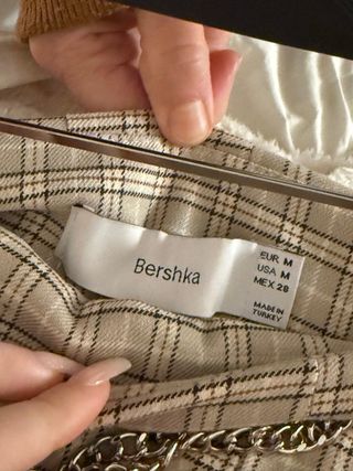 Falda cuadros Bershka beige Talla M con cadena
