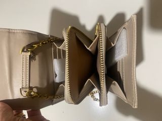 Bolso/Monedero Beige con Cadena Dorada