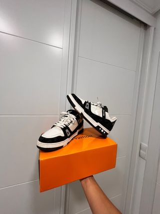 Zapatillas Louis Vuitton Negras y Blancas