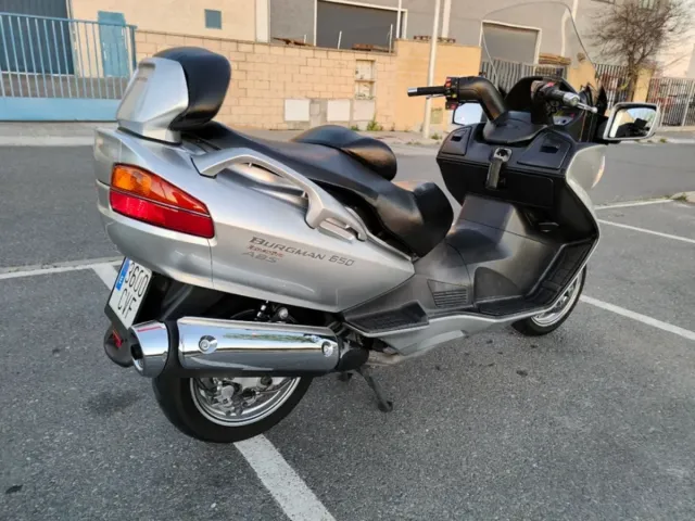 Suzuki Burgman 650 executive ABS año 2003.....