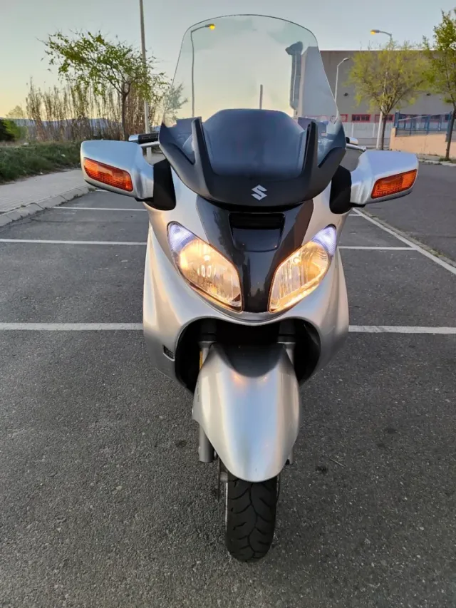 Suzuki Burgman 650 executive ABS año 2003.....