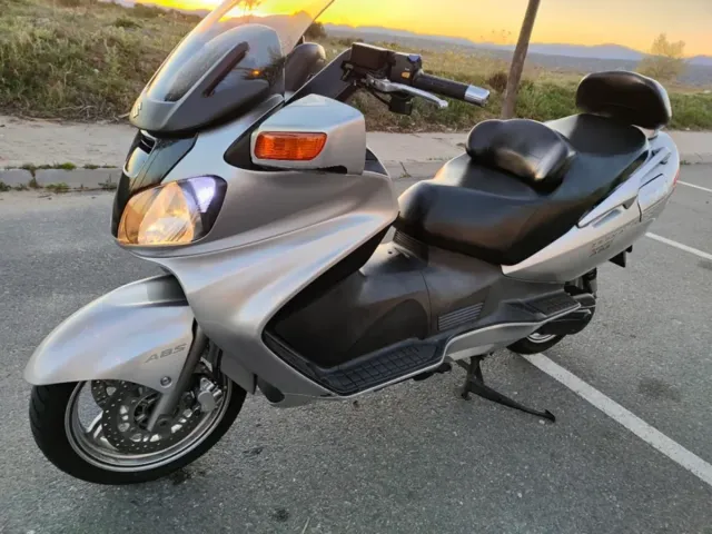 Suzuki Burgman 650 executive ABS año 2003.....