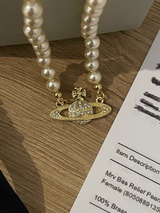 Collar Vivienne Westwood Dorado Perlas