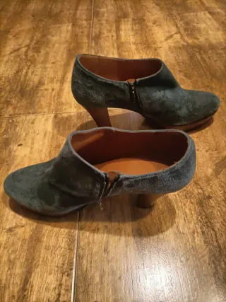 Zapato abotinado de ante gris azulado