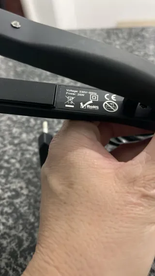 Plancha de pelo compacta para viaje.