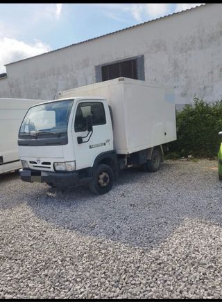 Nissan Cabstar 2003