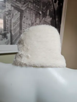 Bufanda beige de pelo sintético