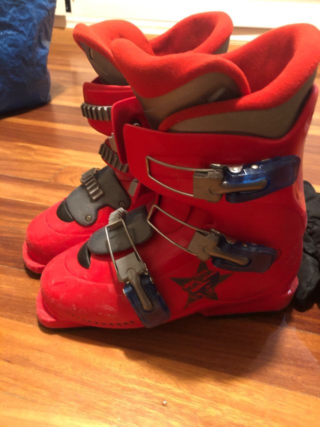 Botas y guantes de esquí infantiles