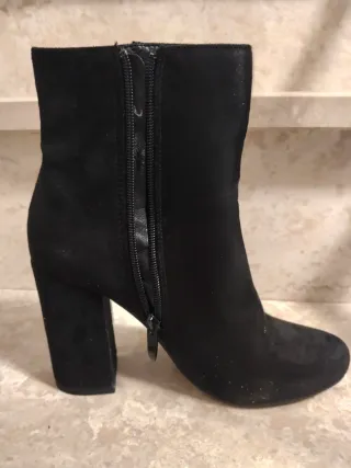 Stivaletti eleganti con tacco alto da donna