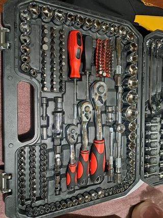 Estuche de herramientas R-BLACK 216 piezas