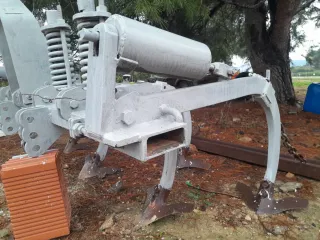 Cultivador agrícola con muelles y demás