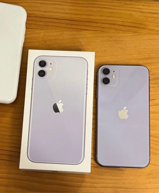iPhone 11 Lila 64 GB 15 fundas y cascos