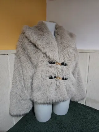 Abrigo pelo corto Zara gris