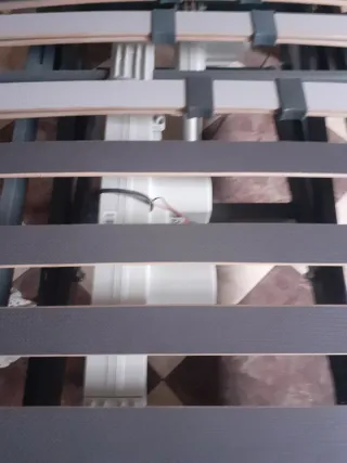 Cama articulada con barandillas