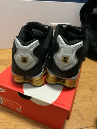 Nike Shox TL Negro y Dorado