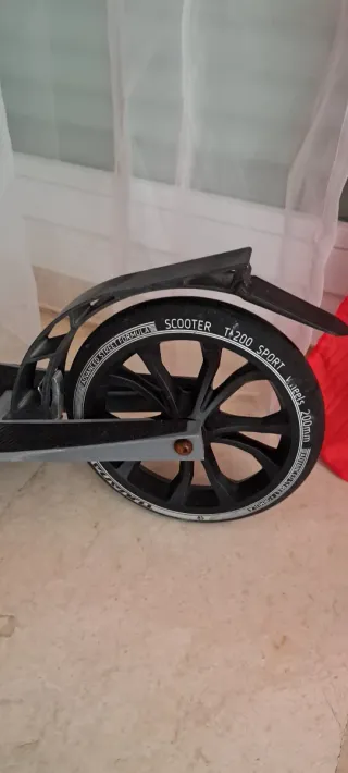 Patinete gris plegable