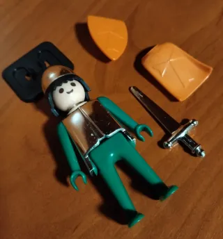Playmobil Caballero Cromado y Verde