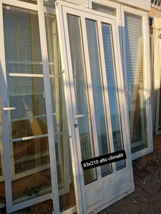 Puerta aluminio 83x210 alto climalit