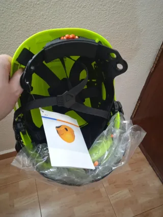 Casco de trabajo amarillo con visera