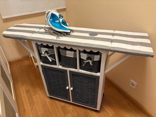 Mueble planchador con cestas y puertas