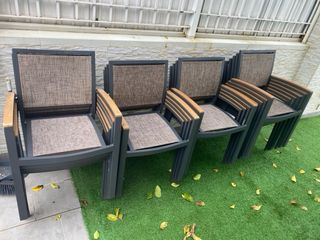 Sillas y mesas  de exterior apilables aluminio.