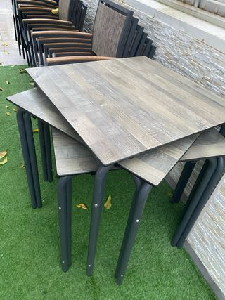 Sillas y mesas  de exterior apilables aluminio.