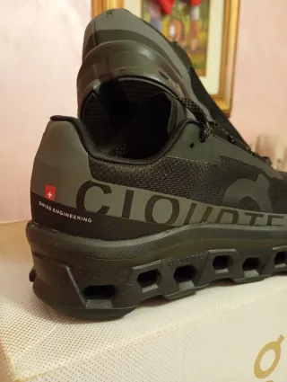 ON Running Cloumonster Scarpe Nuove Scatola