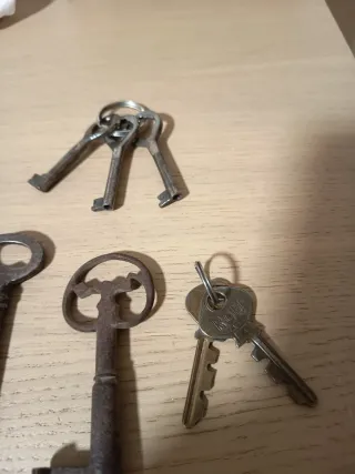 Set di 13 chiavi antiche