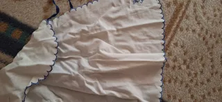 Capa vintage bordada azul y blanco