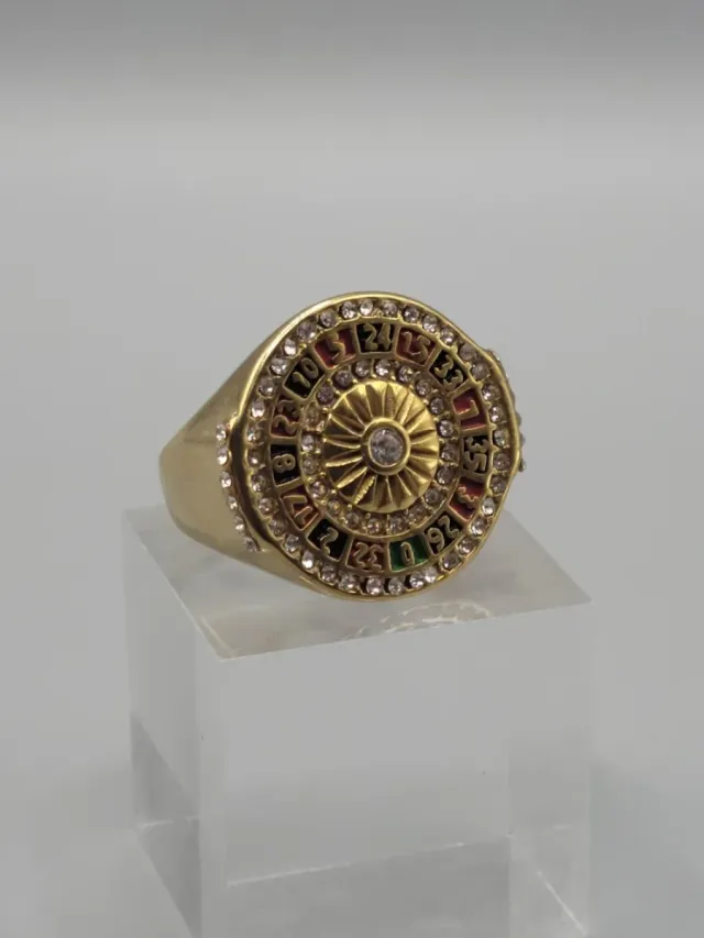 Anillo ruleta dorado con circonitas
