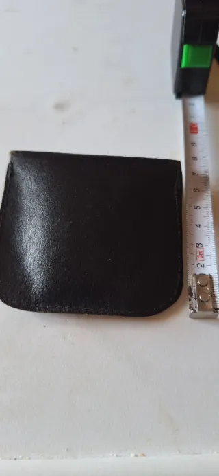 Monedero de cuero negro