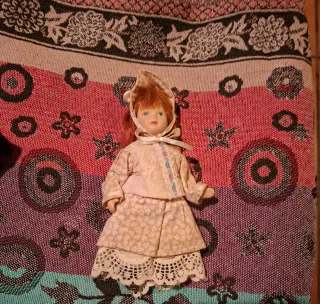 Muñecas de porcelana pequeñas