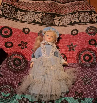 Muñecas de porcelana pequeñas