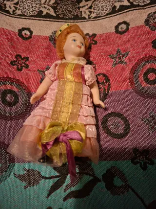 Muñecas de porcelana pequeñas