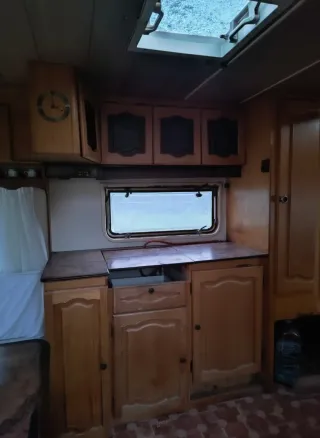 Rústica con movil home 4 personas y módulo prefab