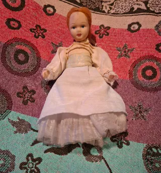 Muñeca de porcelana antigua