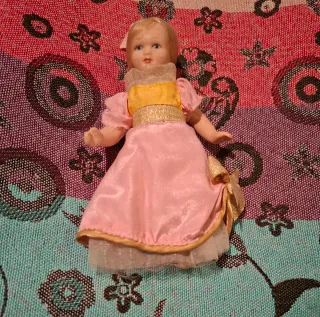 Muñeca de porcelana antigua