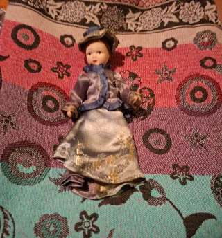 Muñeca de porcelana antigua