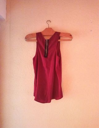 Blusa Stradivarius roja talla S con cremallera