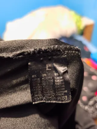 Pantalón negro con raya lateral