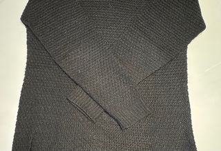Suéter negro tejido