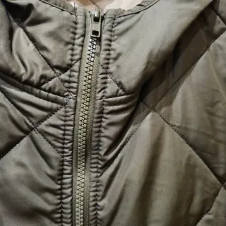 Chaleco largo acolchado con capucha T.L