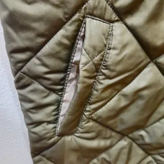 Chaleco largo acolchado con capucha T.L