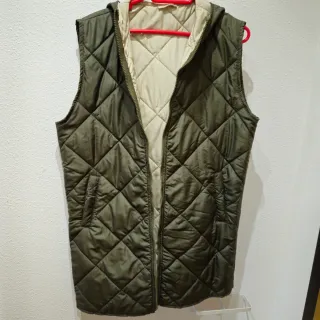 Chaleco largo acolchado con capucha T.L