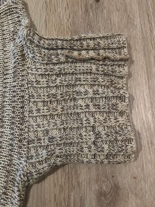 Jersey cuello alto beige y marrón