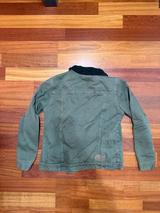 Chaqueta vaquera Pull and Bear verde con borrego